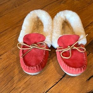 MINNETONKA RED SUEDE SLIPPERS